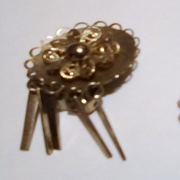 Vintage Gold Tone Earrings with Floral Accent and Tassells - Picture 4 of 7